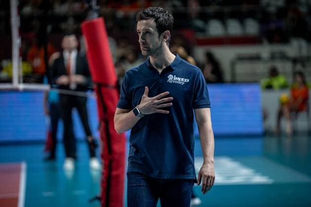 776121898 Coach of Imoco Volley Daniele Santarelli in action during the match. Eczacibasi Dynavit and Imoco Volley Conegiano faced each other in the CEV Women™s Champions League Volley Semifinal game 2, the match took place at Istanbul Burhan Felek Vestel Volleyball Hall on March 20, 2024 Istanbul Istanbul Turkey Copyright: xYagizxGurtugx