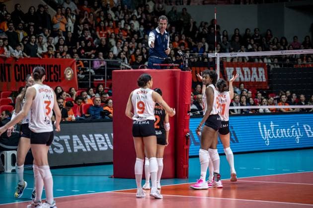 776121898 Eczacibasi players in action with the refferee during the match. Eczacibasi Dynavit and Imoco Volley Conegiano faced each other in the CEV Women™s Champions League Volley Semifinal game 2, the match took place at Istanbul Burhan Felek Vestel Volleyball Hall on March 20, 2024 Istanbul Istanbul Turkey Copyright: xYagizxGurtugx