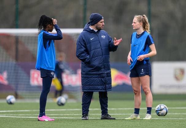 Leipzigs head coach Coach Saban Uzun with Lydia Andrade and Nina Raecke Training RB Leipzig Women on March 14, 2024 Red Bull Academy, Leipzig Training RB Leipzig Women