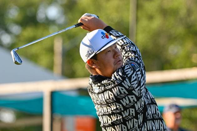 PALM HARBOR, FL - MARCH 21: Sungjae Im (KOR) watches his tee shot on 12 during Rd1 of the Valspar Championship at Innisbrook Resort - Copperhead, on March 21, 2024, in Palm Harbor, Florida. (Photo by Ken Murray Icon Sportswire) GOLF: MAR 21 PGA, Golf Herren Valspar Championship EDITORIAL USE ONLY Icon2403210111