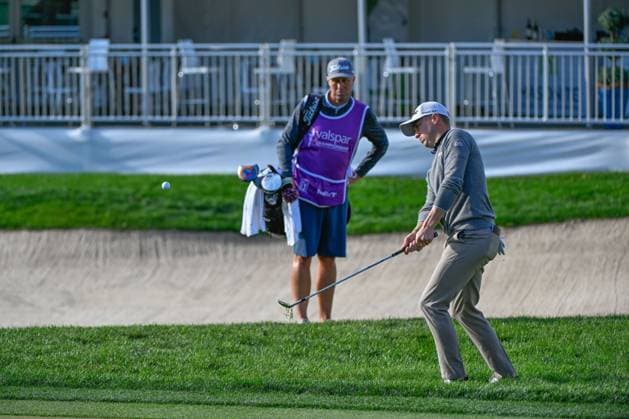 PALM HARBOR, FL - MARCH 21: Justin Thomas (USA) chips up onto 14 during Rd1 of the Valspar Championship at Innisbrook Resort - Copperhead, on March 21, 2024, in Palm Harbor, Florida. (Photo by Ken Murray Icon Sportswire) GOLF: MAR 21 PGA, Golf Herren Valspar Championship EDITORIAL USE ONLY Icon2403210291