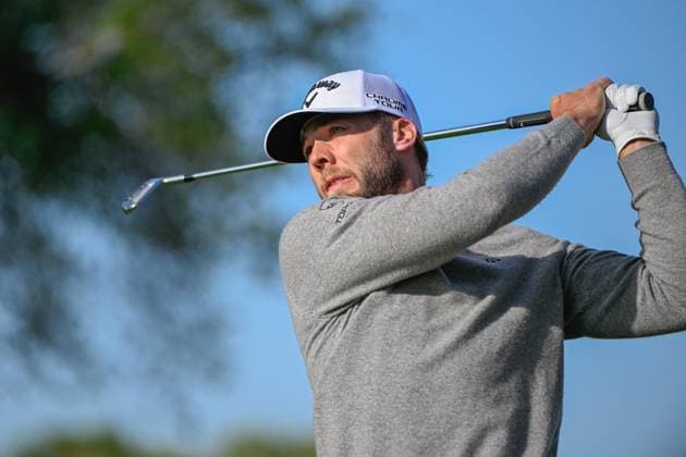 PALM HARBOR, FL - MARCH 21: Sam Burns (USA) watches his tee shot on 15 during Rd1 of the Valspar Championship at Innisbrook Resort - Copperhead, on March 21, 2024, in Palm Harbor, Florida. (Photo by Ken Murray Icon Sportswire) GOLF: MAR 21 PGA, Golf Herren Valspar Championship EDITORIAL USE ONLY Icon2403210301