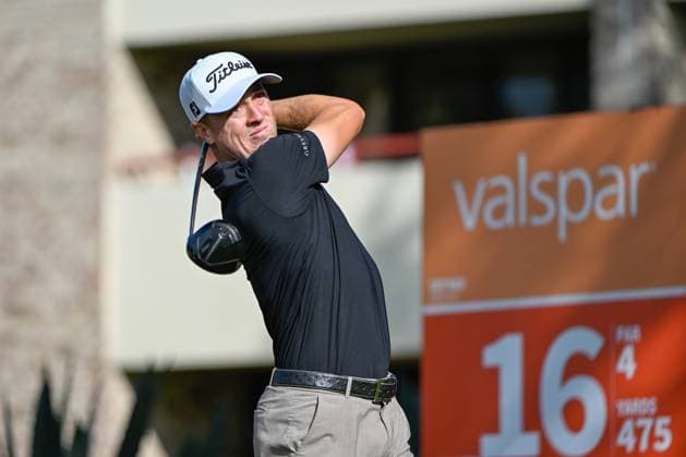 PALM HARBOR, FL - MARCH 21: Justin Thomas (USA) watches his tee shot on 16 during Rd1 of the Valspar Championship at Innisbrook Resort - Copperhead, on March 21, 2024, in Palm Harbor, Florida. (Photo by Ken Murray Icon Sportswire) GOLF: MAR 21 PGA, Golf Herren Valspar Championship EDITORIAL USE ONLY Icon2403210371