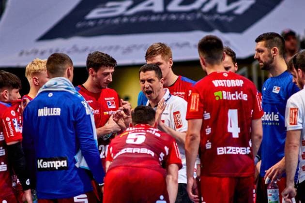 Time-out with speech by Jens Buerkle HBW Balingen Weilstetten Die Gallier Coach TSV Hannover Burgdorf vs HBW Balingen Weilstetten Die Gallier, Handball Bundesliga, HBL, Season 2023 2024 21 03 2024 Press photo Jan Frederic Helbig TSV Hannover Burgdorf vs HBW Balingen Weilstetten Die Gallier, Handball Bundesliga, HBL, ZAG Arena, Liqui Moly Handball Bundesliga, Season 2023 2024, 21 03 2024 Hannover Copyright: xEibner-Pressefoto Jan-FredericxHx EP_JHG