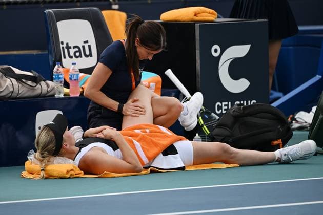 MIAMI GARDENS FL - MARCH 21: Caroline Wozniacki Vs Clara Burel during The Miami Open at Hard Rock Stadium on March 21, 2024 in Miami Gardens, Florida. Copyright: xmpi04x