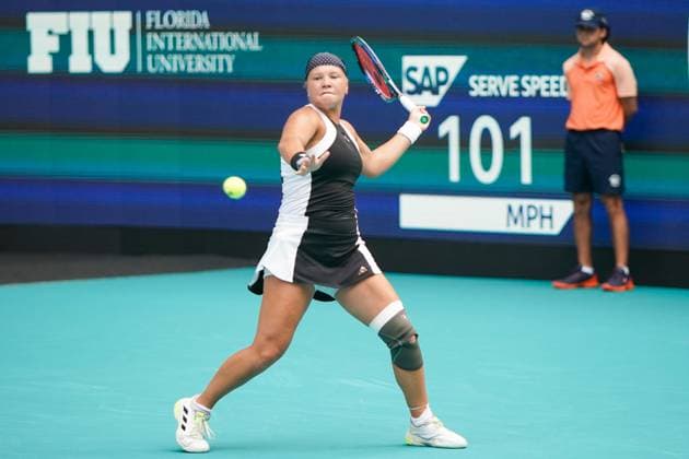 March 21, 2024, Miami Gardens, Florida, USA: Diana Shnaider returns a shot to Madison Keys (USA) during the women s singles first round match at the 2024 Miami Open presented by Itau at Hard Rock Stadium. Miami Gardens USA - ZUMAw109 20240321_fap_w109_012 Copyright: xDebbyxWongx