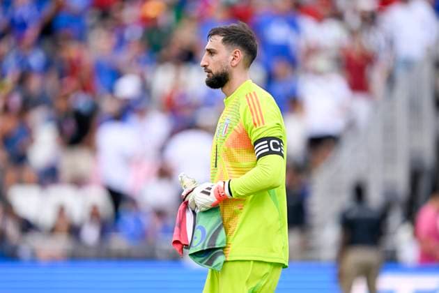 FT. LAUDERDALE, FL - MARCH 21: Italy goaltender Gianluigi Donnarumma walks on the pitch during the Italy vs. Venezuela International Friendly, Länderspiel, Nationalmannschaft match on March 21, 2024, at Chase Stadium in Fort Lauderdale, Fla. (Photo by Doug Murray Icon Sportswire) SOCCER: MAR 21 Italy vs Venezuela EDITORIAL USE ONLY Icon79620240321015