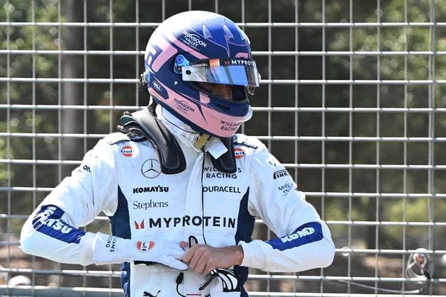 AUSTRALIAN F1 GRAND PRIX, Alex Albon of Williams inspects his car after crashing during Free Practice One at the Albert Park Grand Prix Circuit in Melbourne, Friday, March 22, 2024. ( NO ARCHIVING, EDITORIAL USE ONLY, NO USE IN BOOKS WITHOUT CONSENT MELBOURNE VICTORIA AUSTRALIA  Copyright: xJOELxCARRETTx 20240322001920917303