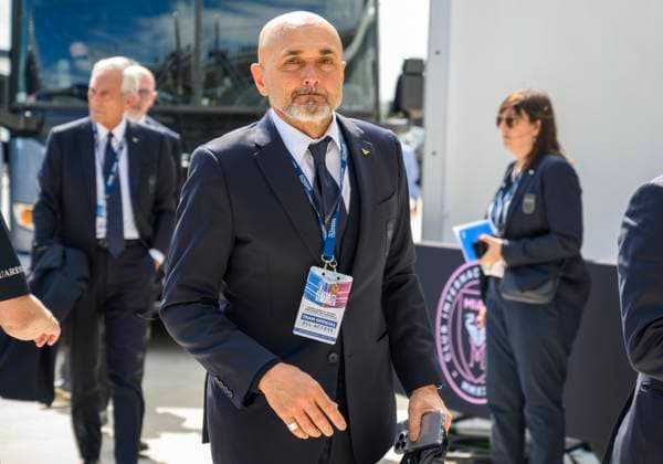 FT. LAUDERDALE, FL - MARCH 21: Italy s head coach Luciano Spalletti arrives before start of the Italy vs. Venezuela International Friendly, Länderspiel, Nationalmannschaft match on March 21, 2024, at Chase Stadium in Fort Lauderdale, Fla. (Photo by Doug Murray Icon Sportswire) SOCCER: MAR 21 Italy vs Venezuela EDITORIAL USE ONLY Icon79620240321030