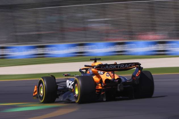 81 PIASTRI Oscar (aus), McLaren F1 Team MCL38, action during the Formula 1 Rolex Australian Grand Prix 2024, 3rd round of the 2024 Formula One World Championship, WM, Weltmeisterschaft from March 22 to 24, 2024 on the Albert Park Circuit, in Melbourne, Australia - F1 - AUSTRALIAN GRAND PRIX 2024 DPPI Panoramic  240322_R03_AUSTRALIA_EA010614