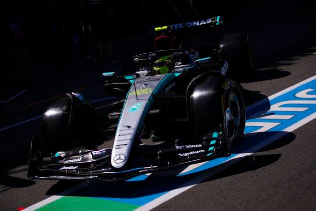 44 HAMILTON Lewis (gbr), Mercedes AMG F1 Team W15, action during the Formula 1 Rolex Australian Grand Prix 2024, 3rd round of the 2024 Formula One World Championship, WM, Weltmeisterschaft from March 22 to 24, 2024 on the Albert Park Circuit, in Melbourne, Australia - F1 - AUSTRALIAN GRAND PRIX 2024 DPPI Panoramic  240322_R03_AUSTRALIA_EA028650