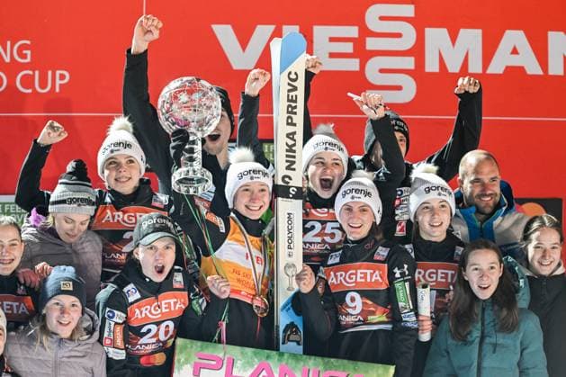 Bilder des Jahres 2024, Sport 03 März Sport Themen der Woche KW12 Sport Bilder des Tages March 21, 2024, Planica, Slovenia: Overall World Cup Winner and Crystal Globe Winner Nika Prevc of Slovenia and her team celebrates on the podium after the Women Ski jumping, Skispringen, Ski, nordisch HS102 competition at the FIS Ski Jumping World Cup final 2024 Planica Slovenia - ZUMAs197 20240321_aaa_s197_353 Copyright: xAndrejxTarfilax