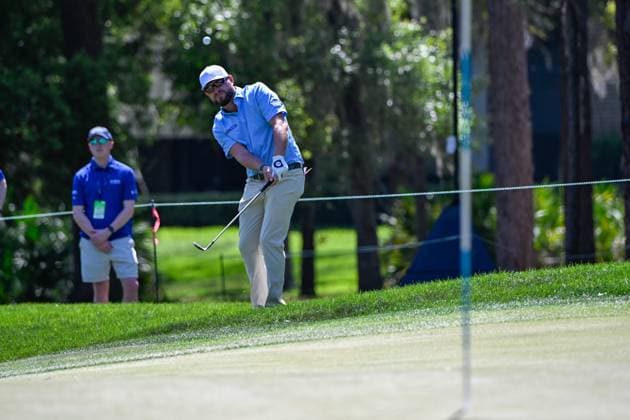 PALM HARBOR, FL - MARCH 21: Erik Barnes (USA) chips up onto 2 during Rd1 of the Valspar Championship at Innisbrook Resort - Copperhead, on March 21, 2024, in Palm Harbor, Florida. (Photo by Ken Murray Icon Sportswire) GOLF: MAR 21 PGA, Golf Herren Valspar Championship EDITORIAL USE ONLY Icon2403210601