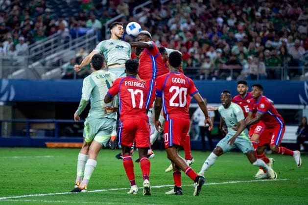 RECORD DATE NOT STATED CONCACAF NATIONS LEAGUE 2023-2024 Panama vs Mexico SF Luis Chavez of Mexico during the Semifinals match between Panama and Mexico (Mexican national team, Nationalteam as part of the 2024 Concacaf Nations League, at AT-T Stadium, Arlington, Texas, on March 21, 2024. ARLINGTON TEXAS UNITED STATES  Copyright: xJosexLuisxMelgarejox 20240321204750_CNL_24_SF_PAN_MEX_CHAVEZ148