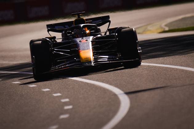 01 VERSTAPPEN Max (nld), Red Bull Racing RB20, action during the Formula 1 Rolex Australian Grand Prix 2024, 3rd round of the 2024 Formula One World Championship, WM, Weltmeisterschaft from March 22 to 24, 2024 on the Albert Park Circuit, in Melbourne, Australia - F1 - AUSTRALIAN GRAND PRIX 2024 DPPI Panoramic  240322_R03_AUSTRALIA_EA022836