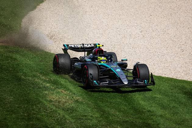 44 HAMILTON Lewis (gbr), Mercedes AMG F1 Team W15, action during the Formula 1 Rolex Australian Grand Prix 2024, 3rd round of the 2024 Formula One World Championship, WM, Weltmeisterschaft from March 22 to 24, 2024 on the Albert Park Circuit, in Melbourne, Australia - F1 - AUSTRALIAN GRAND PRIX 2024 DPPI Panoramic  240322_R03_AUSTRALIA_FG_20192
