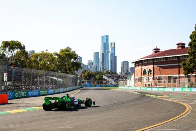 77 BOTTAS Valtteri (fin), Stake F1 Team Kick Sauber C44, action during the Formula 1 Rolex Australian Grand Prix 2024, 3rd round of the 2024 Formula One World Championship, WM, Weltmeisterschaft from March 22 to 24, 2024 on the Albert Park Circuit, in Melbourne, Australia - F1 - AUSTRALIAN GRAND PRIX 2024 DPPI Panoramic  240322_R03_AUSTRALIA_FG_18501