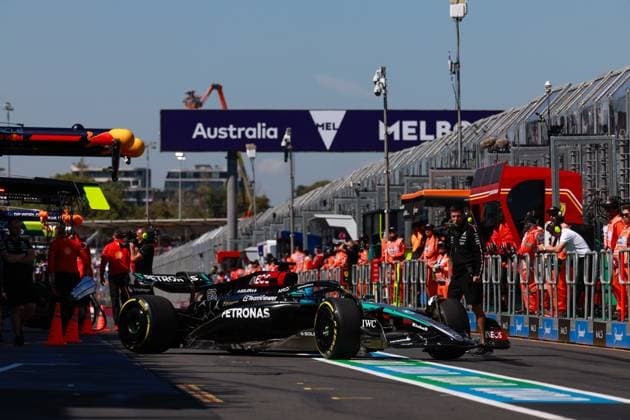 63 RUSSELL George (gbr), Mercedes AMG F1 Team W15, action during the Formula 1 Rolex Australian Grand Prix 2024, 3rd round of the 2024 Formula One World Championship, WM, Weltmeisterschaft from March 22 to 24, 2024 on the Albert Park Circuit, in Melbourne, Australia - F1 - AUSTRALIAN GRAND PRIX 2024 DPPI Panoramic  240322_R03_AUSTRALIA_F12024GP03AUS_JK307038.jpg