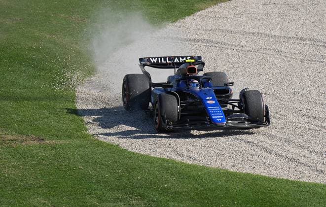 22 03 2024, Albert Park Circuit, Melbourne, FORMULA 1 ROLEX AUSTRALIAN GRAND PRIX 2024 ,pictured Logan Sargeant USA , Williams Racing riding off into the grass and gravel Melbourne Albert Park Circuit Victoria Australia eu-images-506