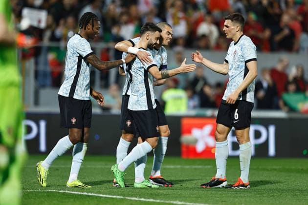 Bruno Fernandez (POR), MARCH 21, 2024 - Football Soccer : Bruno Fernandez celebrate after his goal with team players during International Friendly, Länderspiel, Nationalmannschaft match between Portugal 5-2 Sweden at the Estadio Don Afonso Henriquesa in Guimaraes, Portugal. Noxthirdxpartyxsales  (247977562)
