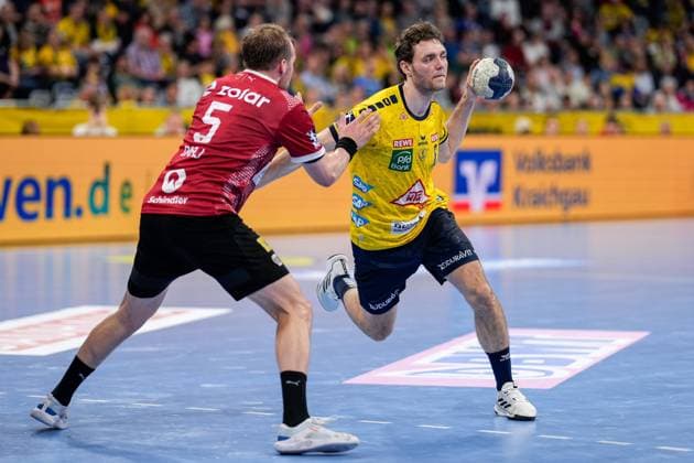 v li Max Darj Füchse, 5 , Niclas Kirkelokke Kirkelökke, RNL, 6 , duel, duel, tackle, tackling, dynamics, action, action, 21 03 2024, Mannheim Germany , Handball, Bundesliga, Rhein Neckar Löwen Füchse Berlin xozx