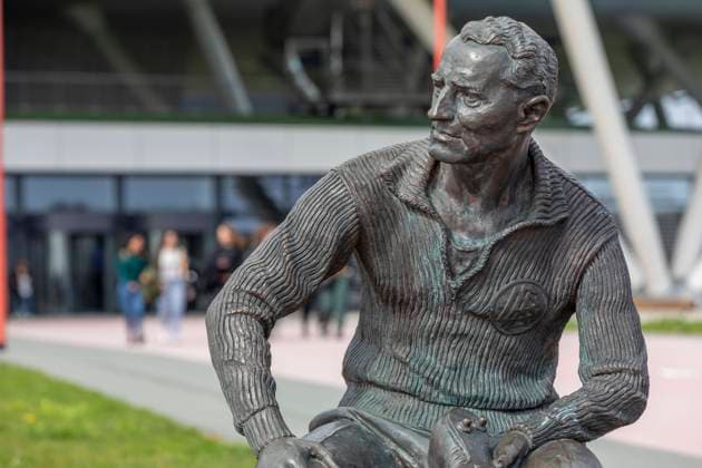 22 03 2024 After the DFB decision on the adidas Campus World Of Sports in Herzogenaurach The bronze statue of company founder Adolf Adi Dassler bears the DFB logo on the jersey Herzogenaurach Bayern Germany