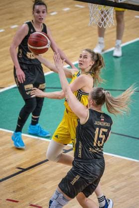 Basketball Berlin 22 03 2024 Season 2023 2024 1 Bundesliga DBBL Alba Berlin Saarlouis Royals Lucy Reuß Alba, No 05 Reuss Monika Jasnowska Saarlouis, No 15