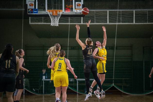 Basketball Berlin 22 03 2024 Season 2023 2024 1 Bundesliga DBBL Alba Berlin Saarlouis Royals Milena Marjanovic Saarlouis, No 41 Leoni Kreyenfeld Alba, No 07