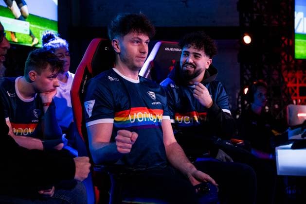 Virtual Bundesliga Club Championship by WOW Playoffs 22 03 2024 TIMOX Timo Siep VfL Bochum Cheering with PREDATORFIFA Ali Oskoui Wheel VfL Bochum Virtual Bundesliga Club Championship by WOW Playoffs, Cologne, Strassenkickerbase on 22 03 2024 Copyright: xBEAUTIFULxSPORTS Wunderlx