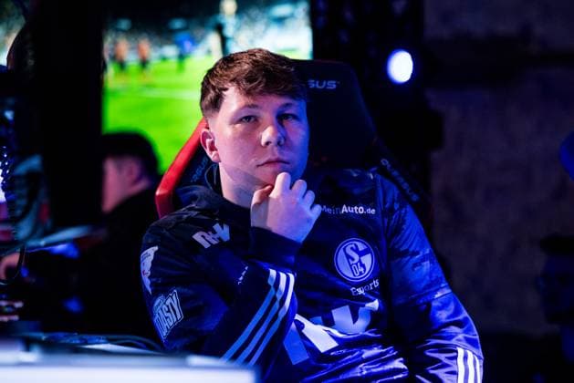 Virtual Bundesliga Club Championship by WOW Playoffs 22 03 2024 BUBSCHI10 Bastian Rupsch FC Schalke 04 pensive Virtual Bundesliga Club Championship by WOW Playoffs, Cologne, Strassenkickerbase on 22 03 2024 Copyright: xBEAUTIFULxSPORTS Wunderlx