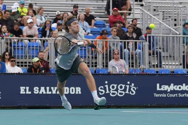 March 22, 2024, Miami, Florida, USA: Andrey Rublev hits a forehand against Tomas Machac during the second round of menÃ¢â‚¬â ¢s singles at the Miami Open tennis tournament. Machac won the match 6-4, 6-4. Miami USA - ZUMAd212 20240322_zsp_d212_018 Copyright: xRichardxDolex
