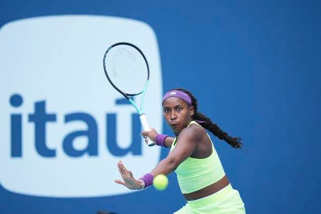 March 22, 2024, Miami, Florida, USA: Coco Gauff (USA) hits a forehand against Nadia Podoroska (Argentina) during the second round of womenÃ¢â‚¬â ¢s singles at the Miami Open tennis tournament. Gauff won the match 6-1, 6-2. Miami USA - ZUMAd212 20240322_zsp_d212_028 Copyright: xRichardxDolex