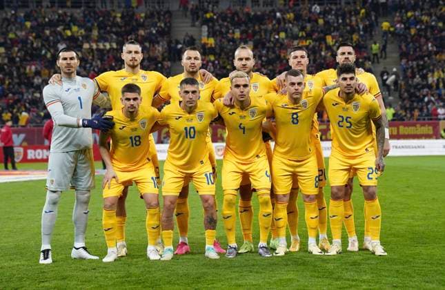 Mannschaftsbild Rumänien, hi.v.li.: Florin Nita, Radu Dragusin, Vasile Mogos, George Puscas, Dennis Man, Andrei Burca; vorn: Razvan Marin, Nicolae Stanciu, Cristian Manea, Alexandru Cicaldau, Florinel Coman - UEFA Friendly: Romania vs. Northern Ireland The Romanian national squad poses for the team picture during the UEFA EURO, EM, Europameisterschaft,Fussball Friendly match between Romania and Northern Ireland on March 22 2024, in Bucharest, Romania Bucharest National Arena Bucharest Romania Copyright: xAlexandraxFechetex IMAGO_fechete_0062