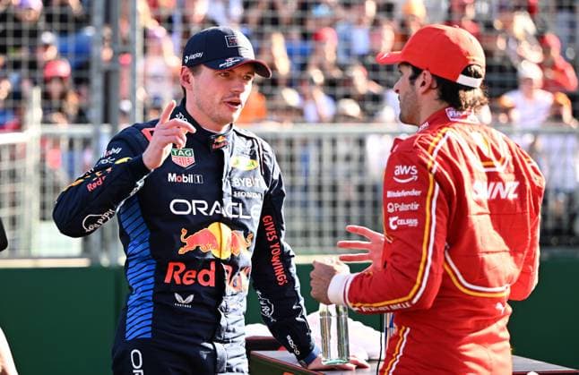 AUSTRALIAN F1 GRAND PRIX, Max Verstappen of Red Bull Racing (left) gestures as Carlos Sainz looks on following the qualifying session at the Australian Grand Prix 2024 on Albert Park Circuit in Melbourne, Saturday, March 23, 2024. ( NO ARCHIVING, EDITORIAL USE ONLY, NO USE IN BOOKS WITHOUT CONSENT MELBOURNE VICTORIA AUSTRALIA  Copyright: xJOELxCARRETTx 20240323001921463097