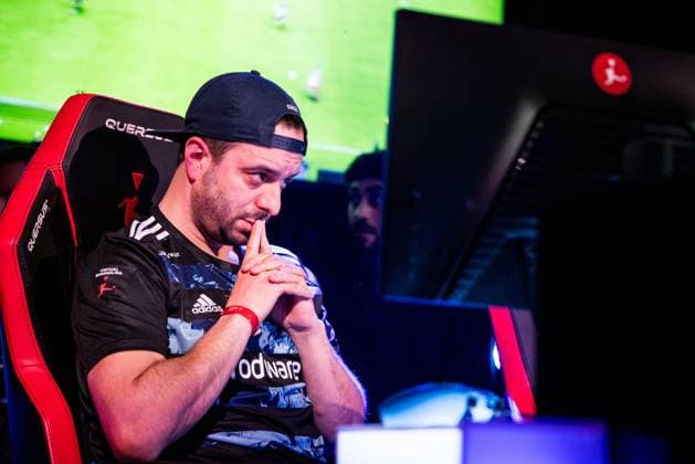 Virtual Bundesliga Club Championship by WOW Playoffs 22 03 2024 Coach Nicolas Eleftheriadis Hamburger SV pensive Virtual Bundesliga Club Championship by WOW Playoffs, Cologne, Strassenkickerbase on 22 03 2024 Copyright: xBEAUTIFULxSPORTS Wunderlx