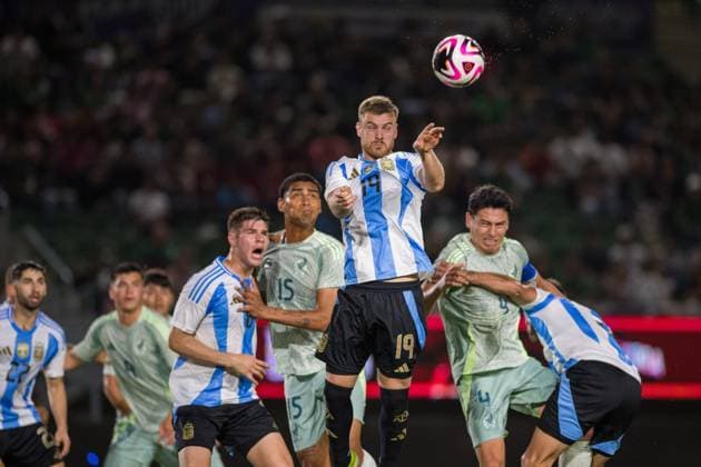 RECORD DATE NOT STATED Seleccion Mexicana Sub-23 2024 Mexico vs Argentina Lucas Beltran (L) of Argentina jumps for the ball with Lucas Beltran (R) of Argentina during the friendly match between Mexico U-23 (Mexican national team, Nationalteam and Argentina U-23, at El Encanto Stadium, Mazatlan, Sinaloa, on March 22, 2024. MAZATLAN SINALOA MEXICO  Copyright: xRobertoxEcheagarayx 20240322213641_SMN_U23_MEX_ARG_BELTRAN149