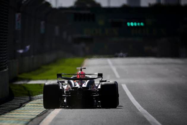 01 VERSTAPPEN Max (nld), Red Bull Racing RB20, action during the Formula 1 Rolex Australian Grand Prix 2024, 3rd round of the 2024 Formula One World Championship, WM, Weltmeisterschaft from March 22 to 24, 2024 on the Albert Park Circuit, in Melbourne, Australia - F1 - AUSTRALIAN GRAND PRIX 2024 DPPI Panoramic  240323_R03_AUSTRALIA_EA016031