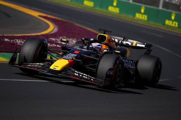 01 VERSTAPPEN Max (nld), Red Bull Racing RB20, action during the Formula 1 Rolex Australian Grand Prix 2024, 3rd round of the 2024 Formula One World Championship, WM, Weltmeisterschaft from March 22 to 24, 2024 on the Albert Park Circuit, in Melbourne, Australia - F1 - AUSTRALIAN GRAND PRIX 2024 DPPI Panoramic  240323_R03_AUSTRALIA_EA025833_1