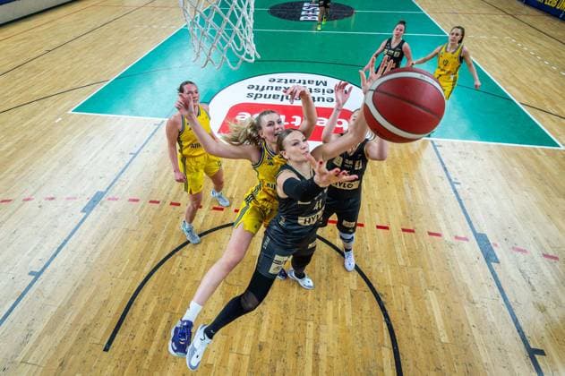 Basketball Berlin 22 03 2024 Season 2023 2024 1 Bundesliga DBBL Alba Berlin Saarlouis Royals Milena Marjanovic Saarlouis, No 41 Nina Rosemeyer Alba, No 11