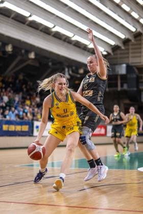 Basketball Berlin 22 03 2024 Season 2023 2024 1 Bundesliga DBBL Alba Berlin Saarlouis Royals Nina Rosemeyer Alba, No 11 Monika Jasnowska Saarlouis, No 15
