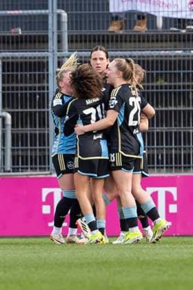 GOOGLE PIXEL Womens Bundesliga 1 FC Köln 1 FC Nürnberg, 23 03 2024 Cheering after the goal to 0 1 by Lara Schmidt 1 FC Nürnberg, 27 GOOGLE PIXEL Womens Bundesliga, 1 FC Köln 1 FC Nürnberg, 17 Matchday, on 23 03 2024, Franz Kremer Stadium, Cologne DFL regulations prohibit any use of photographs as image sequences and or quasi video Copyright: xBEAUTIFULxSPORTS Meuselx