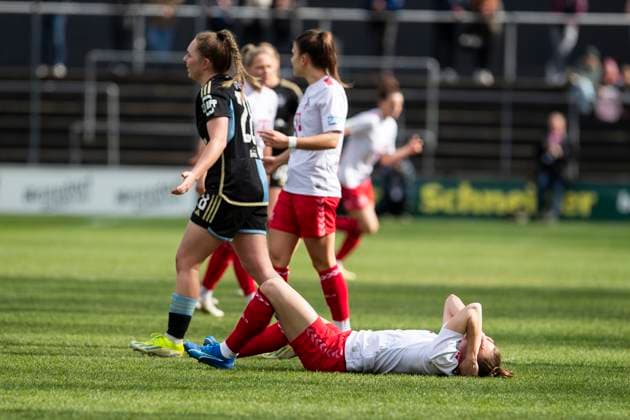GOOGLE PIXEL Frauen Bundesliga 1 FC Köln 1 FC Nürnberg, 23 03 2024 Dora Zeller 1 FC Köln, 19 with pain on the ground GOOGLE PIXEL Frauen Bundesliga, 1 FC Köln 1 FC Nürnberg, 17 Spieltag, am 23 03 2024, Franz Kremer Stadion, Köln DFL regulations prohibit any use of photographs as image sequences and or quasi video Copyright: xBEAUTIFULxSPORTS Meuselx
