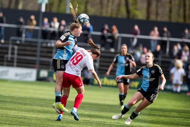 GOOGLE PIXEL Frauen Bundesliga 1 FC Köln 1 FC Nürnberg, 23 03 2024 Madeleine Steck 1 FC Nürnberg, 28 in duel with Dora Zeller 1 FC Köln, 19 GOOGLE PIXEL Frauen Bundesliga, 1 FC Köln 1 FC Nürnberg, 17 Spieltag, am 23 03 2024, Franz Kremer Stadion, Köln DFL regulations prohibit any use of photographs as image sequences and or quasi video Copyright: xBEAUTIFULxSPORTS Meuselx
