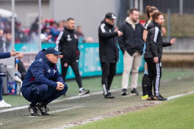 GOOGLE PIXEL Frauen Bundesliga 1 FC Köln 1 FC Nürnberg, 23 03 2024 Daniel Weber 1 FC Köln, Head Coach GOOGLE PIXEL Frauen Bundesliga, 1 FC Köln 1 FC Nürnberg, 17 Spieltag, am 23 03 2024, Franz Kremer Stadion, Köln DFL regulations prohibit any use of photographs as image sequences and or quasi video Copyright: xBEAUTIFULxSPORTS Meuselx