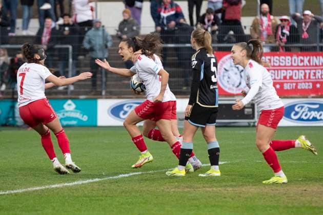 GOOGLE PIXEL Womens Bundesliga 1 FC Köln 1 FC Nürnberg, 23 03 2024 Cheering after goal for 3 3 GOOGLE PIXEL Womens Bundesliga, 1 FC Köln 1 FC Nürnberg, 17 Matchday, on 23 03 2024, Franz Kremer Stadium, Cologne DFL regulations prohibit any use of photographs as image sequences and or quasi video Copyright: xBEAUTIFULxSPORTS Meuselx