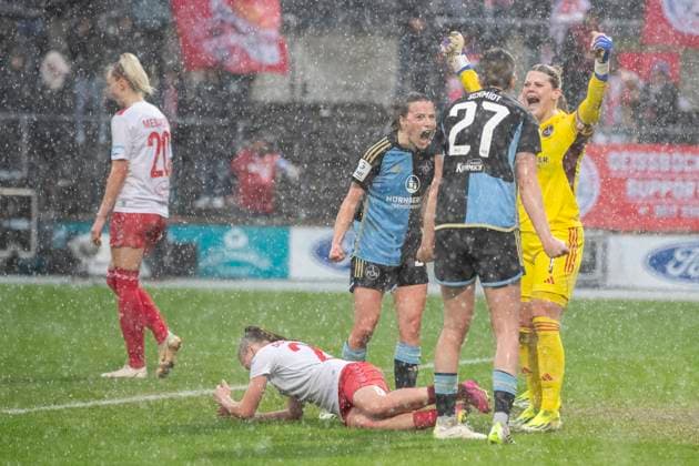 GOOGLE PIXEL Frauen Bundesliga 1 FC Köln 1 FC Nürnberg, 23 03 2024 Lara Schmidt 1 FC Nürnberg, 27 and Lea Paulick 1 FC Nürnberg, 1 cheer after the final whistle GOOGLE PIXEL Frauen Bundesliga, 1 FC Köln 1 FC Nürnberg, 17 Spieltag, am 23 03 2024, Franz Kremer Stadion, Köln DFL regulations prohibit any use of photographs as image sequences and or quasi video Copyright: xBEAUTIFULxSPORTS Meuselx