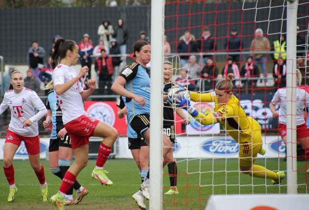 23 03 2024, xgrfx, Fußball 1 Bundesliga Damen, 1 FC Köln Frauen 1 FC Nürnberg emspor, v l Lea Paulick 1 FC Nürnberg DFL DFB REGULATIONS PROHIBIT ANY USE OF PHOTOGRAPHS as IMAGE SEQUENCES and or QUASI VIDEO Köln