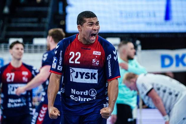 Sport Themen der Woche KW12 Mads Mensah Larsen (SG Flensburg-Handewitt, 22) jubelt Jubel nach Sieg Spielende GER, THW Kiel vs. SG Flensburg-Handewitt, Handball, Bundesliga, Spieltag 26, Saison 2023 2024, 23.03.2024 GER, THW Kiel vs. SG Flensburg-Handewitt, Handball, Bundesliga, Spieltag 26, Saison 2023 2024, 23.03.2024 Kiel *** Mads Mensah Larsen SG Flensburg Handewitt, 22 cheers after victory end of match GER, THW Kiel vs SG Flensburg Handewitt, Handball, Bundesliga, Matchday 26, Season 2023 2024, 23 03 2024 GER, THW Kiel vs SG Flensburg Handewitt, Handball, Bundesliga, Matchday 26, Season 2023 2024, 23 03 2024 Kiel Copyright: xEibner-Pressefoto MarcelxvonxFehrnx EP_MFN