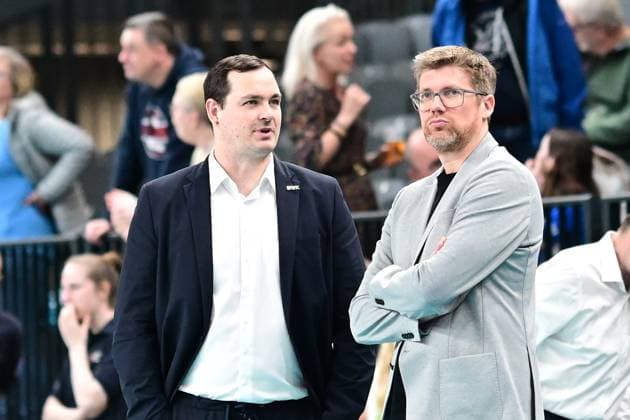 Volleyball I Men I 2023 2024 I Bundesliga I Playoffs I Quarterfinals I Game 2 I SVG Lüneburg WWK Volleys Herrsching I 23 3 2024 Thomas Ranner Coach WWK Volleys Herrsching in conversation with Stefan Hübner Headcoach SVG Lüneburg Lüneburg LKH Arena Niedersachsen Germany Copyright: xLobeca AndreasxHannigx