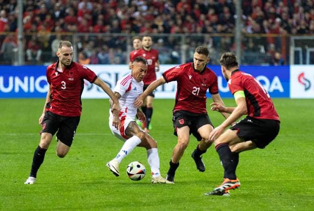 Friendly football match - Albania vs Chile Chile Eduardo Vargas attacking between Mario Mitaj, Asllani and Berat Djimsiti of Albania during Albania vs Chile, Friendly football match in Parma, Italy, March 22 2024 Parma Italy  Copyright: xIPAxSport ABACAx